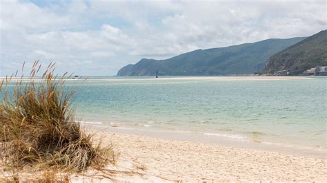 This Portuguese Hidden Gem Is A Perfect Destination For Beach。